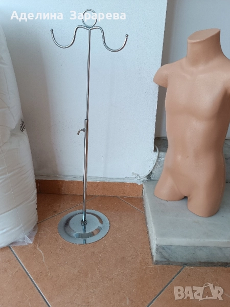 Манекени и торове от затворен магазин, снимка 1