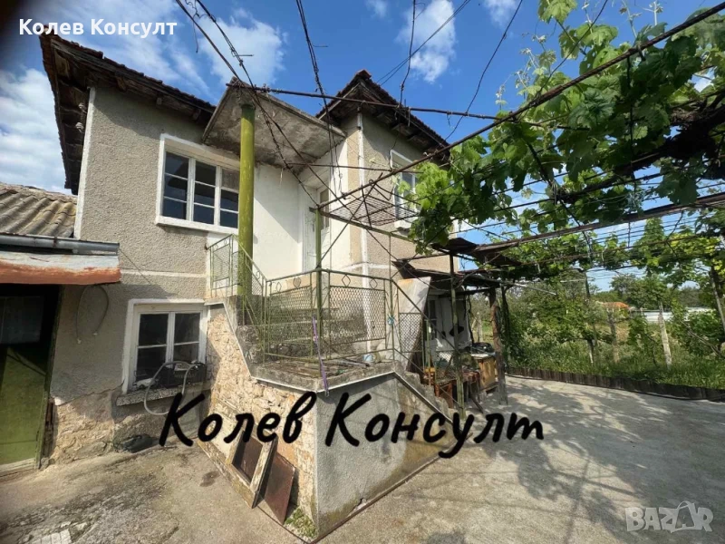 Продавам двуетажна къща в село Православ, снимка 1