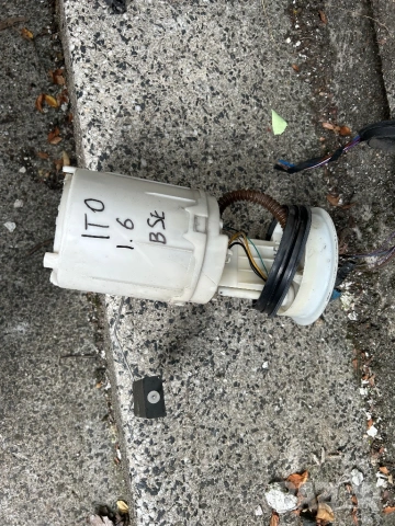 Бензинова помпа VW Touran 1.6i 1T0919051B подкачваща в резервоар