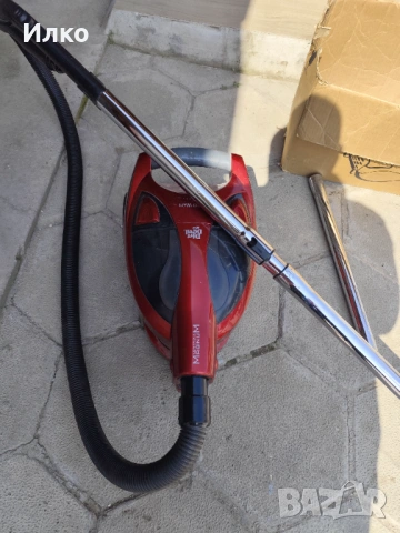 Прахосмукачка с контейнер 1800 ват.