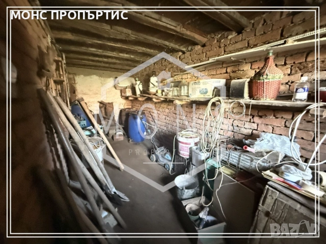 Двуетажна къща с просторен двор и гараж на тихо място в с. Караисен, обл. Велико Търново., снимка 11 - Къщи - 53825817