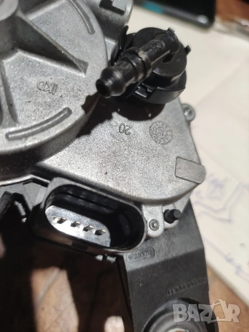 Моторче за задна чистачка Valeo за Audi A4, A6, Q7, Q8 (4M0955711A) , снимка 3 - Части - 53154830