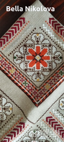 Ръчно бродирана покривка, снимка 4 - Покривки за маси - 53971468