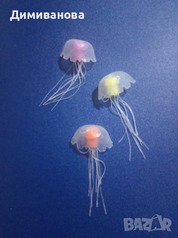 3 малки медузи. Декорация за аквариум 