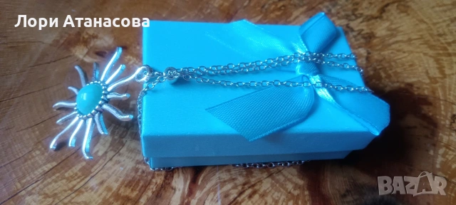 Модерно колие със слънчоглед - с деликатен висулка във формата на цвете, закрепен на фина верижка, снимка 2 - Колиета, медальони, синджири - 54005808