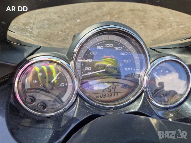 Yamaha T-MAX – Нови гуми, готов за каране, снимка 5 - Мотоциклети и мототехника - 53036317