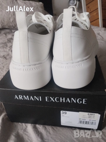 Дамски бели маратонки Armani, снимка 9 - Маратонки - 54182087