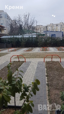 Паркомясто под наем,в заграден двор, за дългосрочно или краткосрочно ползване, снимка 2 - Гаражи и паркоместа - 35971573