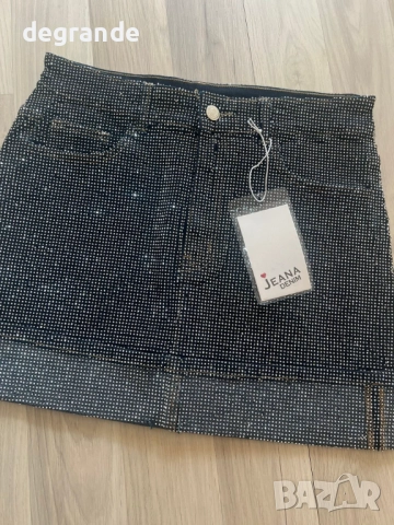 Дамска пола с камъчета одпред и отзад