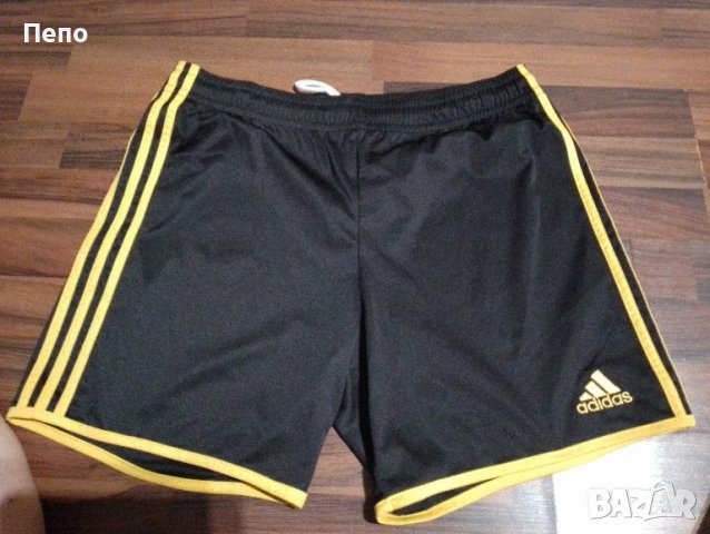 Гащи Adidas , снимка 1 - Къси панталони - 46336308