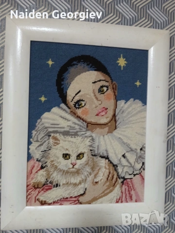 Продавам два красиви ръчно изработени гоблена (кръстат бод) с мотив Арлекин – единият с цигулка, дру, снимка 2 - Гоблени - 53470398