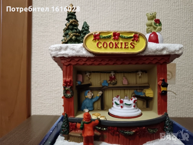 Коледна LED и музикална сцена Магазин за сладкиши с 8 мелодии,светлени и въртяща се торта., снимка 11 - Декорация за дома - 48436723