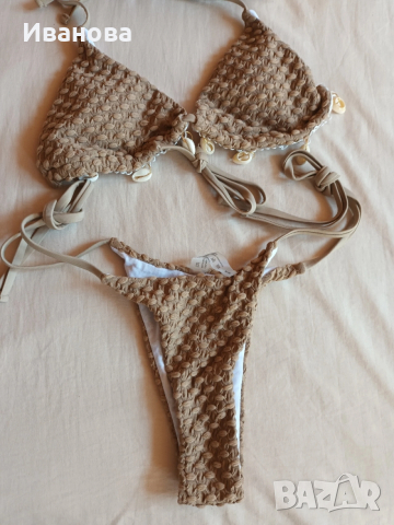 Нов бански с мидички