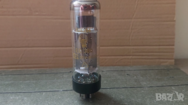 Нова радиолампа RFT EC360. 