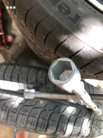 Продавам чисто нова кръстачка за гуми, снимка 3 - Ключове - 51690918