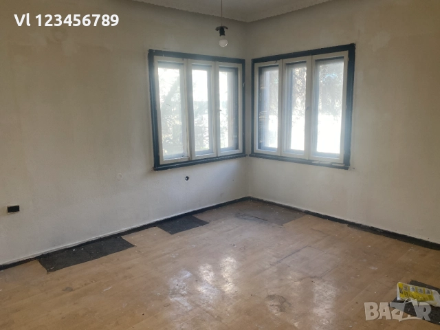 Продава се 4-стаен апартамент 158 кв.м в Центъра на Пловдив – четири изложения, два балкона, изба, снимка 7 - Апартаменти - 52378878