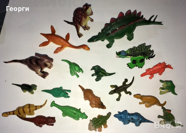 Лот динозаври от Италия.