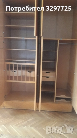 Продавам четирикрилен лакиран гардероб 🧥👗🌲Бял бор🌲, снимка 6 - Гардероби - 52580160