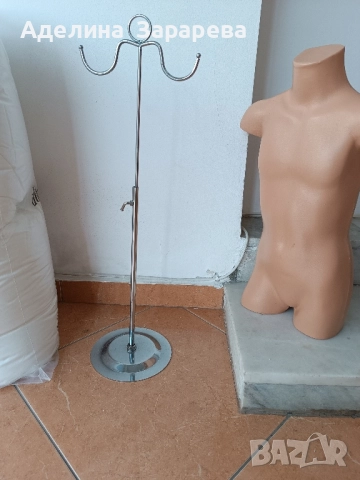 Манекени и торове от затворен магазин