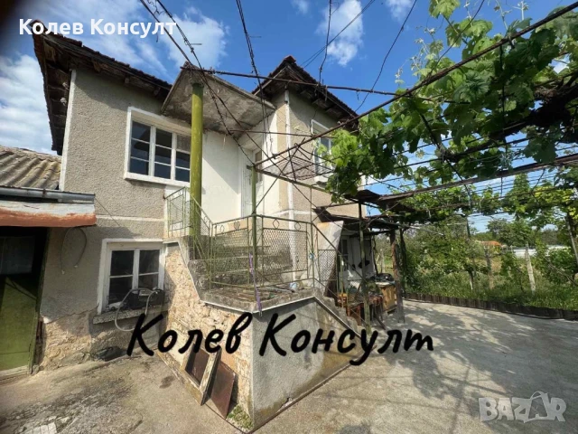 Продавам двуетажна къща в село Православ, снимка 1