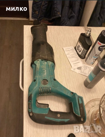 Саблен трион Makita DJR186, снимка 2 - Триони и циркуляри - 53574913