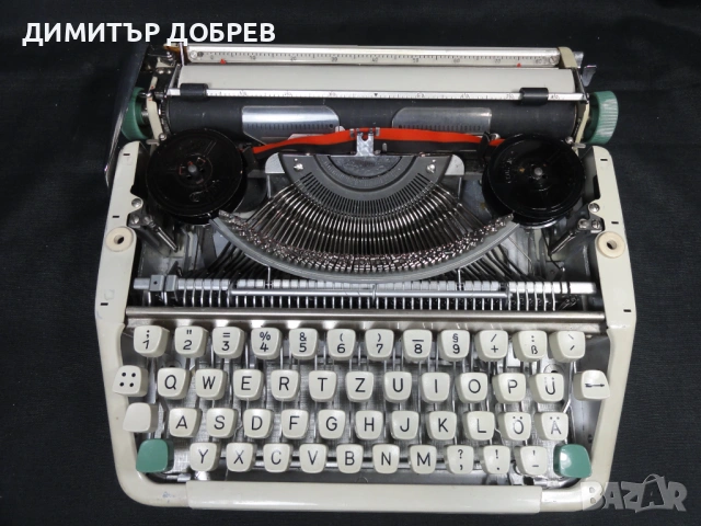 СТАРА РЕТРО ПОРТАТИВНА ПИШЕЩА МАШИНА OLYMPIA SPLENDID 33, снимка 4 - Антикварни и старинни предмети - 53749095
