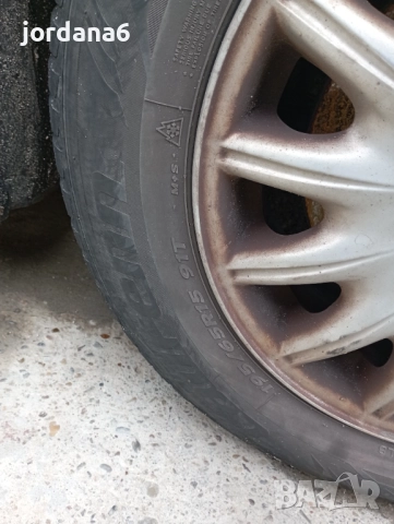 Алуминиеви джанти от Ситроен Без централен отвор със зимни гуми, снимка 2 - Гуми и джанти - 51941874
