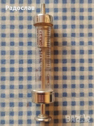 стара стъклена спринцовка 