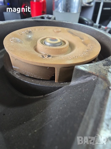 Водна помпа термостат за BMW E90 2.0D , снимка 2 - Части - 53946906