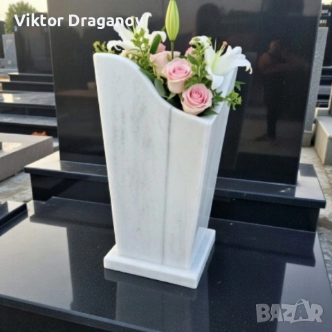 Мраморна ваза за гроб или градина