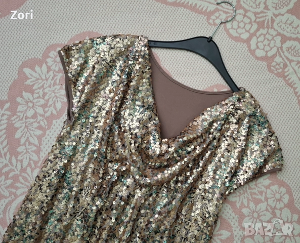 УНИКАЛНО КРАСИВА рокля с гръцко деколте, цялата в златисто-зелени пайети, снимка 5 - Рокли - 52585769