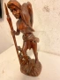 Дървена статуетка на ловец, снимка 2