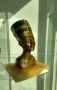 Метална статуетка на египетската кралица Нефертити. Детайлен бюст върху камък. , снимка 6