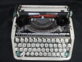 СТАРА РЕТРО ПОРТАТИВНА ПИШЕЩА МАШИНА OLYMPIA SPLENDID 33, снимка 4
