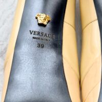 Обувки на висок ток Versace, размер 39, висок клас реплика, снимка 5 - Дамски обувки на ток - 45438222