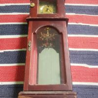 Настолен часовник , снимка 1 - Антикварни и старинни предмети - 45316136