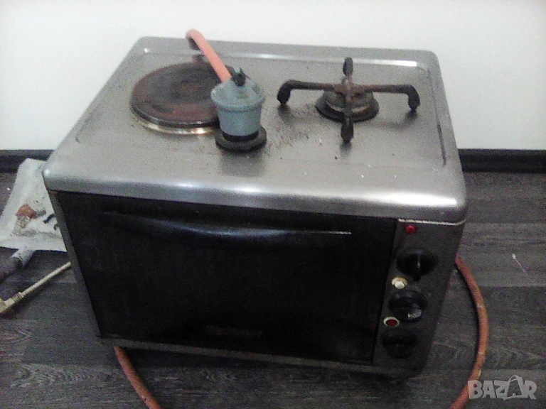 Предлага  печка  с  фурна     на  газ /  и   един котлон   на  ток  ., снимка 1