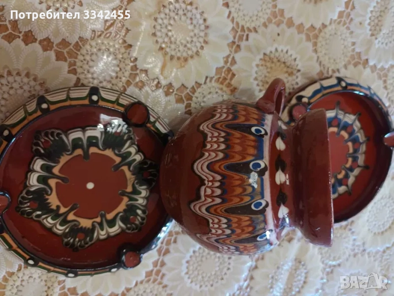 Битови съдове. Два пепелника и малка вазичка., снимка 1