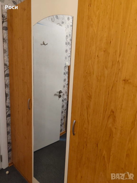 Трикрилен гардероб 150х200 см., цвят медна елша с крем, снимка 1