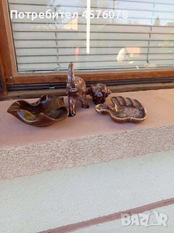 стари керамични фигури и предмети