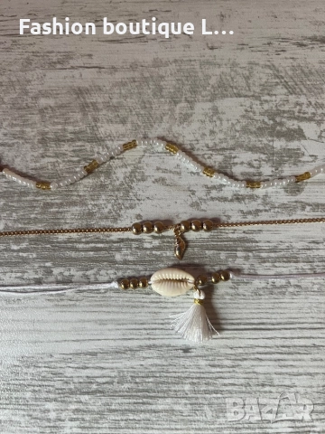 Комплект от 3 броя гривна за крак или ръка с мида , мъниста и помпон в бял цвят и златни елементи 🤍, снимка 7 - Гривни - 52376593