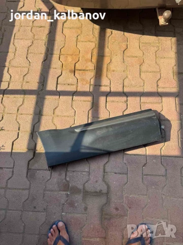 Лайсна долна на задна дясна врата на Ленч Ровър Евог Range Rover Evoque само за 100лв. Bj32-274A48