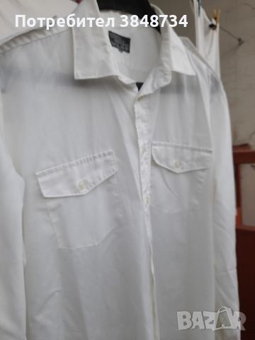 Бели тениски и бели ризи