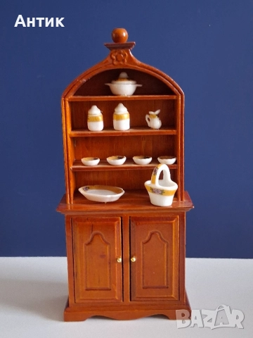 Старо Трапезно Дървено Шкафче с Посуда Миниатюра
