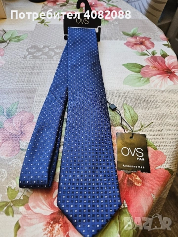 Чисто нова вратовръзка на OVS man.