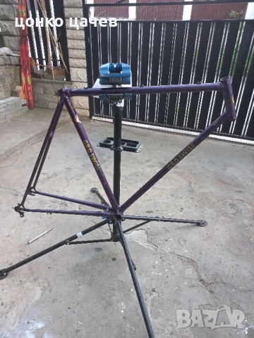 продавам шосейна швейцарска  ретро рамка cilo swiss