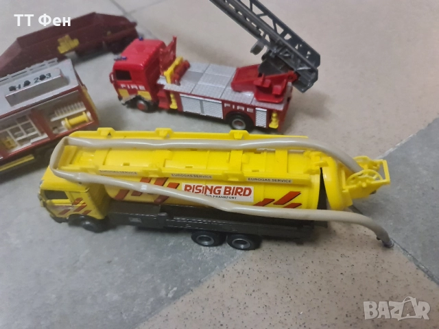 Лот от метални колички и камиони Maisto, Hotweels и други марки, снимка 8 - Коли, камиони, мотори, писти - 52512309