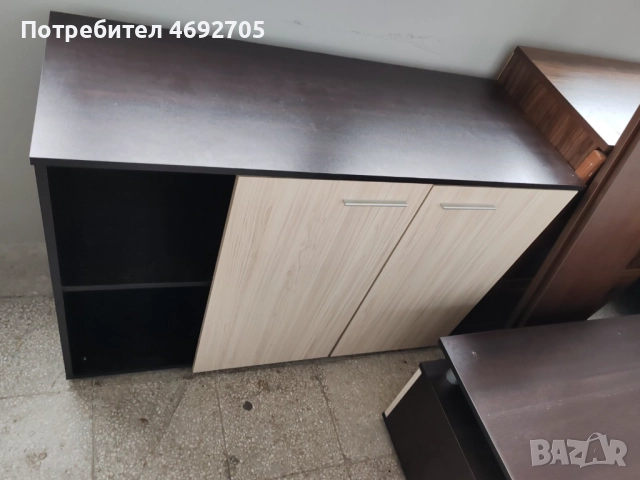 Скрин с нощни шкафчета