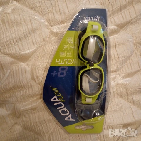 Продавам детски плувни очила