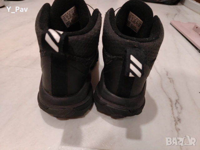 Зимни боти Адидас , снимка 3 - Детски боти и ботуши - 52404940